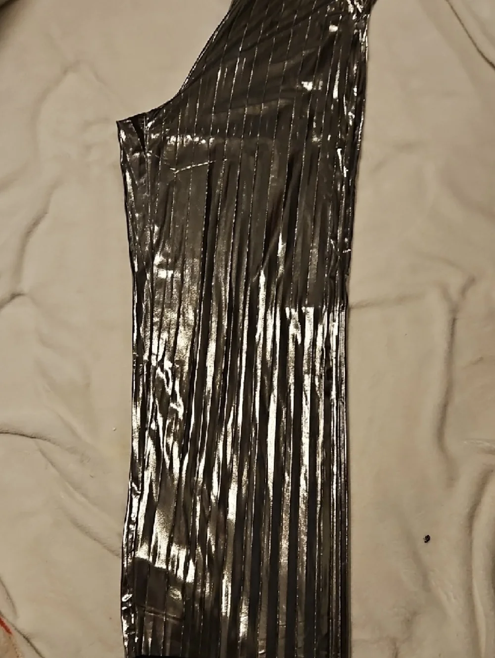 Sincerely Jules Metallic Silver Pleated Pants - Picture 3 of 8